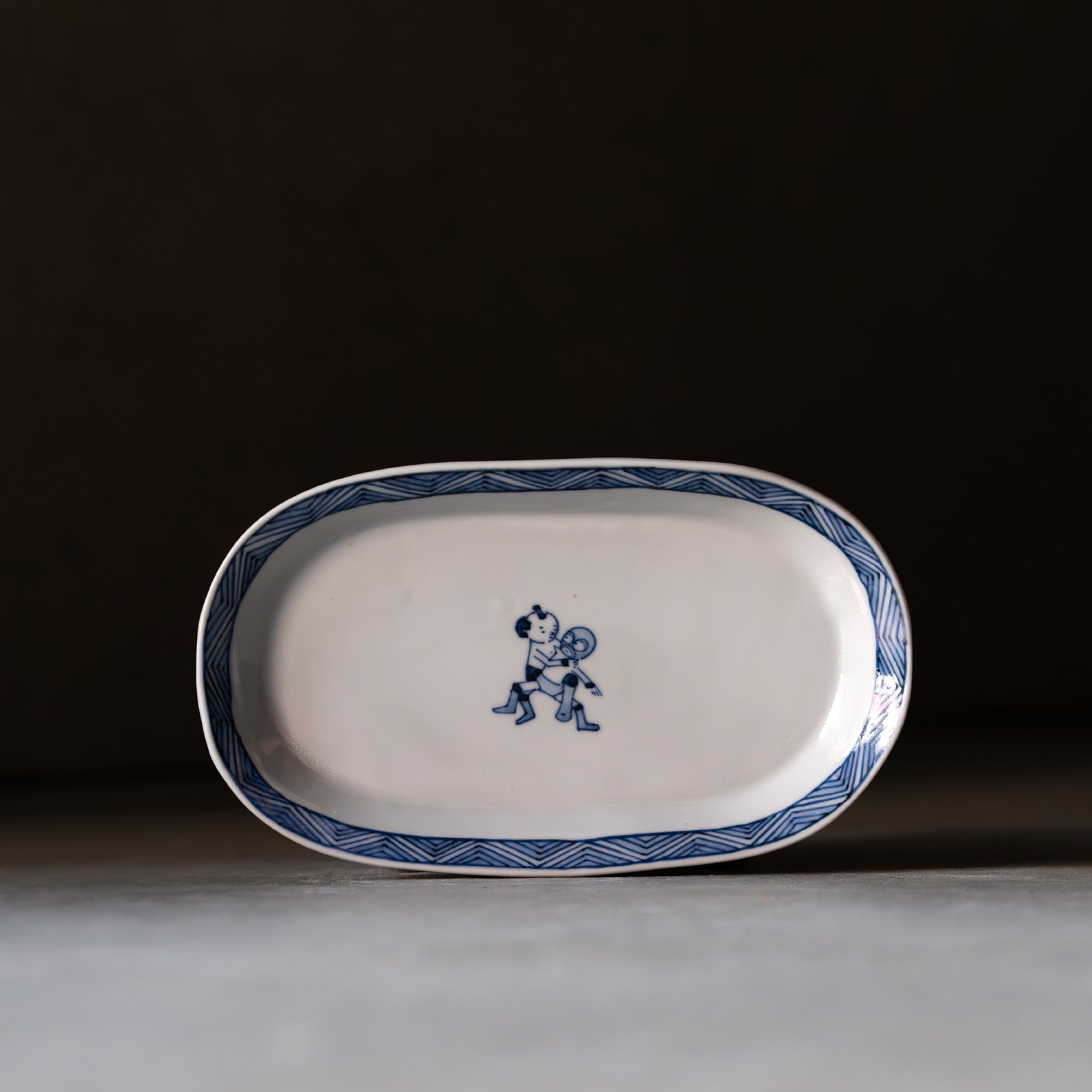 Pro Wrestler "Cobra Twist" Oval Plate