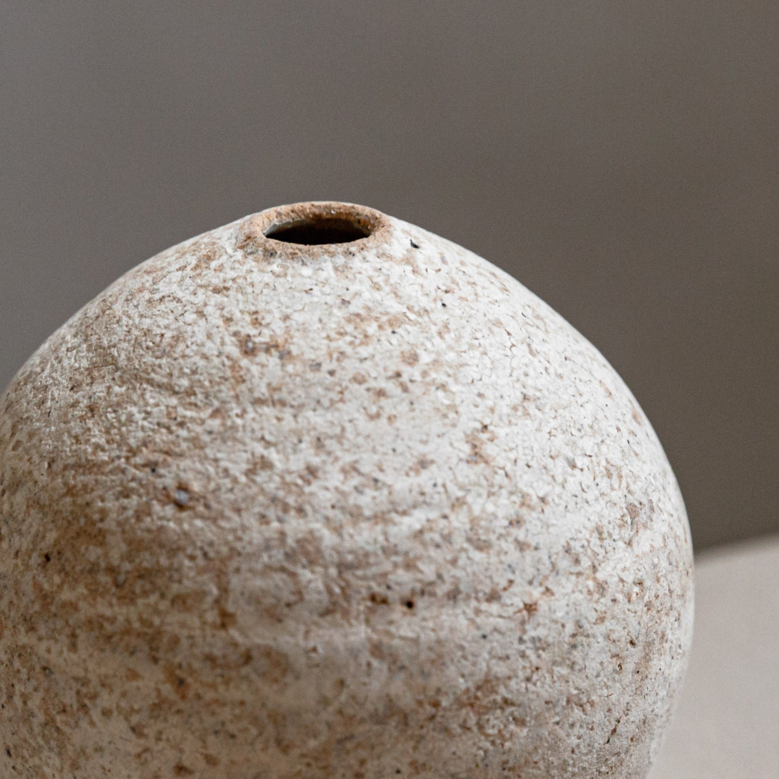 Round vase
